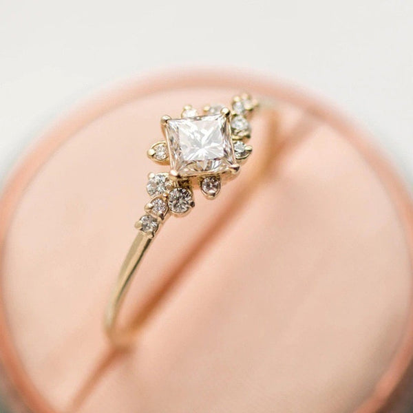 New Trendy Crystal  Engagement Claws Design Hot Sale Rings For Women AAA White Zircon Cubic elegant rings Female Wedding Jewelry